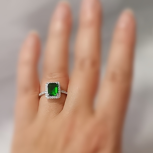 EMERALD CZ with halo ring 14k white gold size 8 - Picture 7 of 9